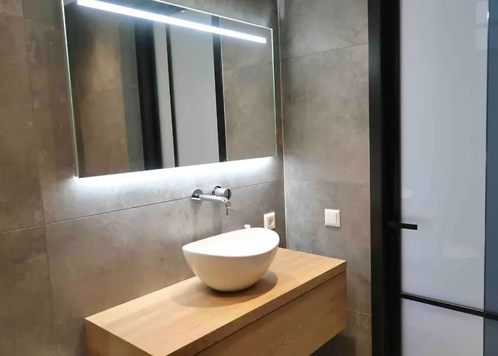 Center Close To Station Apartman *