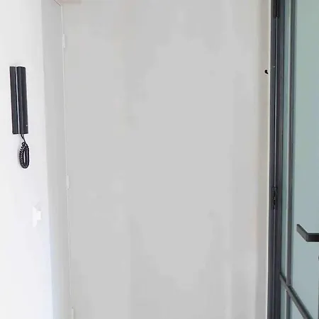 Center Close To Station דירה