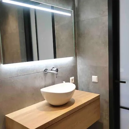 Center Close To Station דירה *