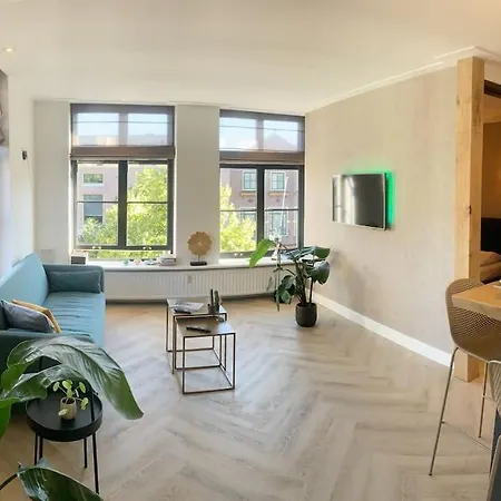 Center Close To Station