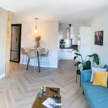 Center Close To Station * אלקמאר